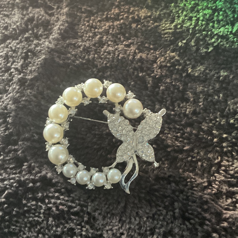 Elegant Silver and Pearl Butterfly Brooch